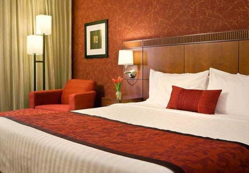Courtyard By Marriott San Mateo Foster 3*
