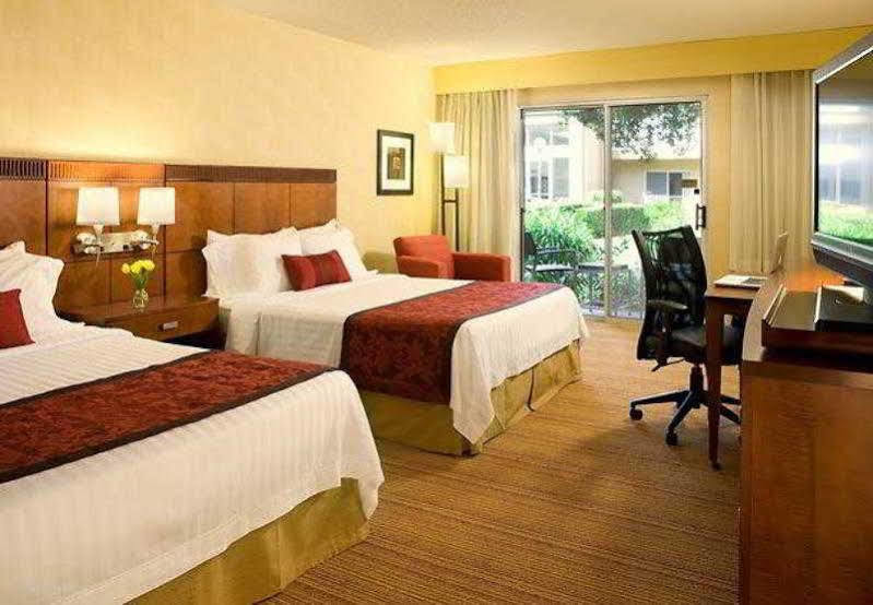 Courtyard By Marriott San Mateo Foster Hotel