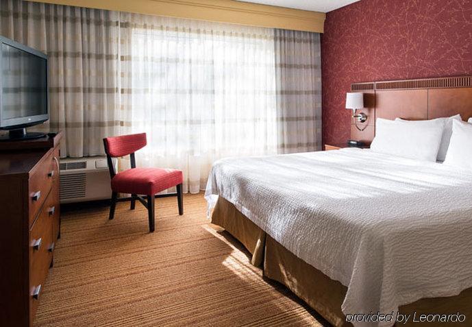 Courtyard By Marriott San Mateo Foster Hotel